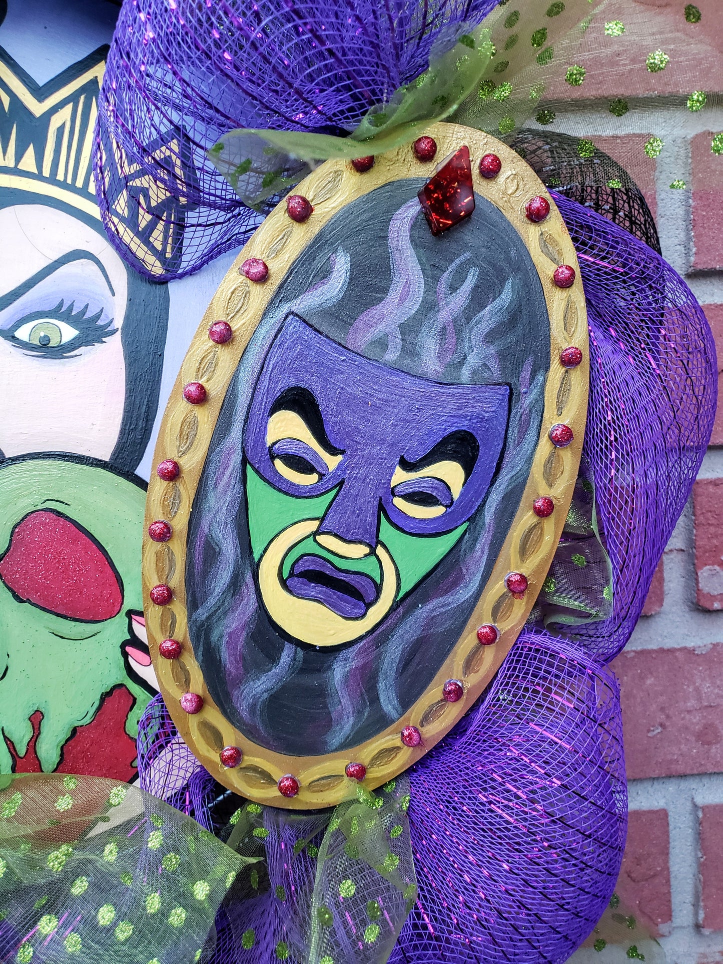 Evil Queen Grimhilde Poison apple villains wreath