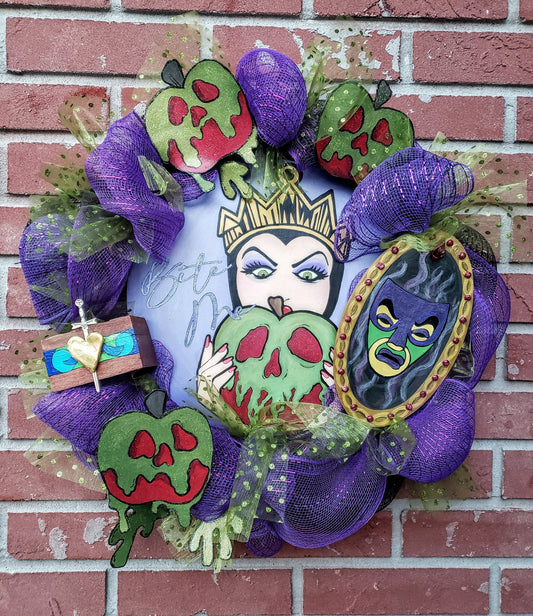 Evil Queen Grimhilde Poison apple villains wreath