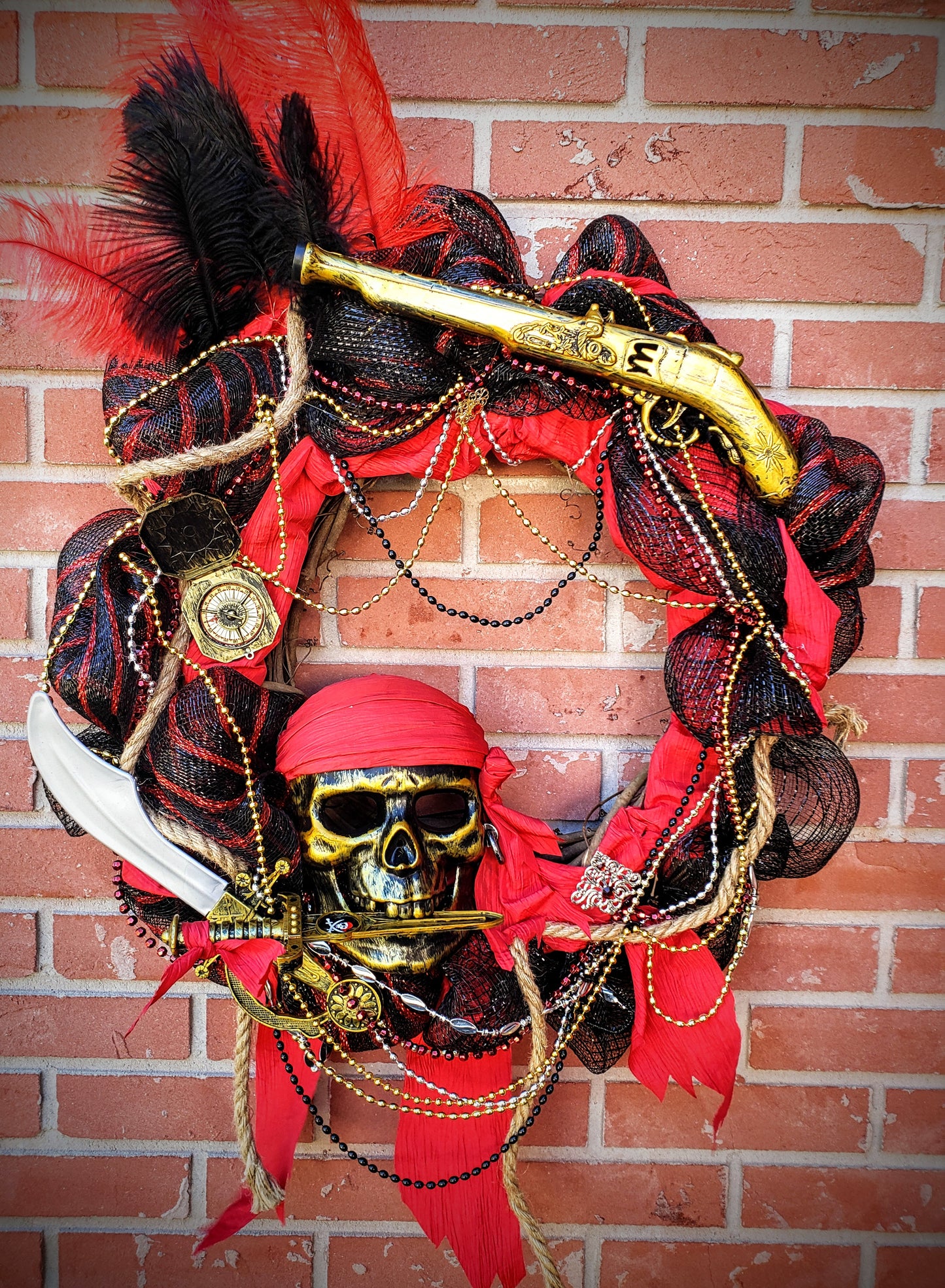 Gasparilla wreath red, black and gold 