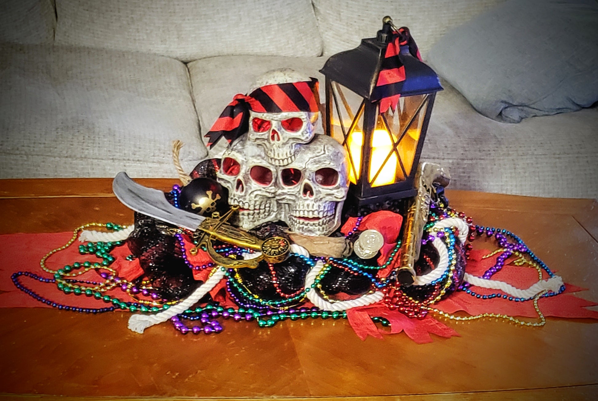 Pirate centerpiece with special effect skulls, lantern, treasure and more 