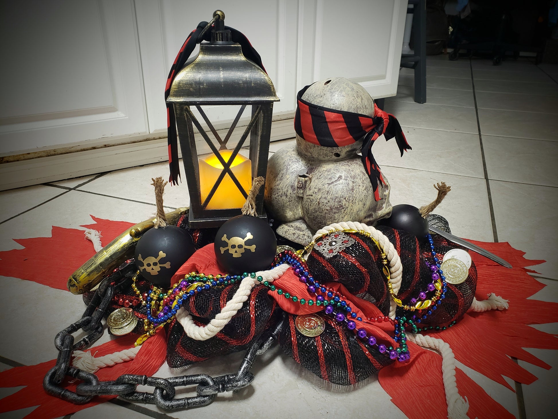 Pirate Gasparilla centerpiece with special effect skulls, lantern, treasure and more 