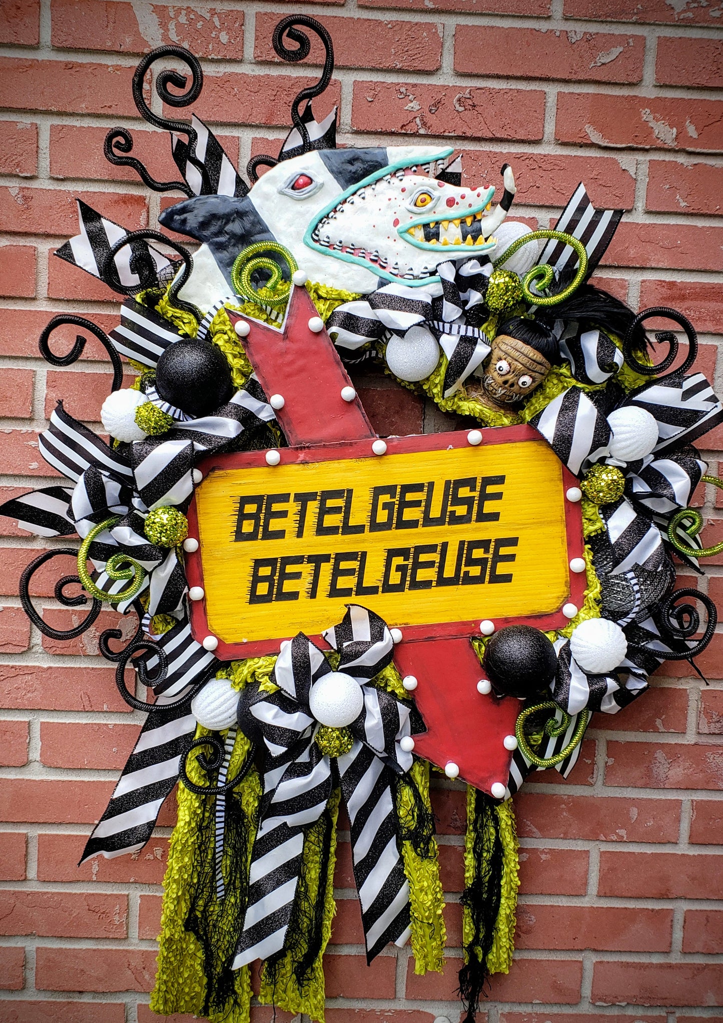 Beetlejuice Decoration, sandworm, shrunken head, Betelgeuse mlwreath