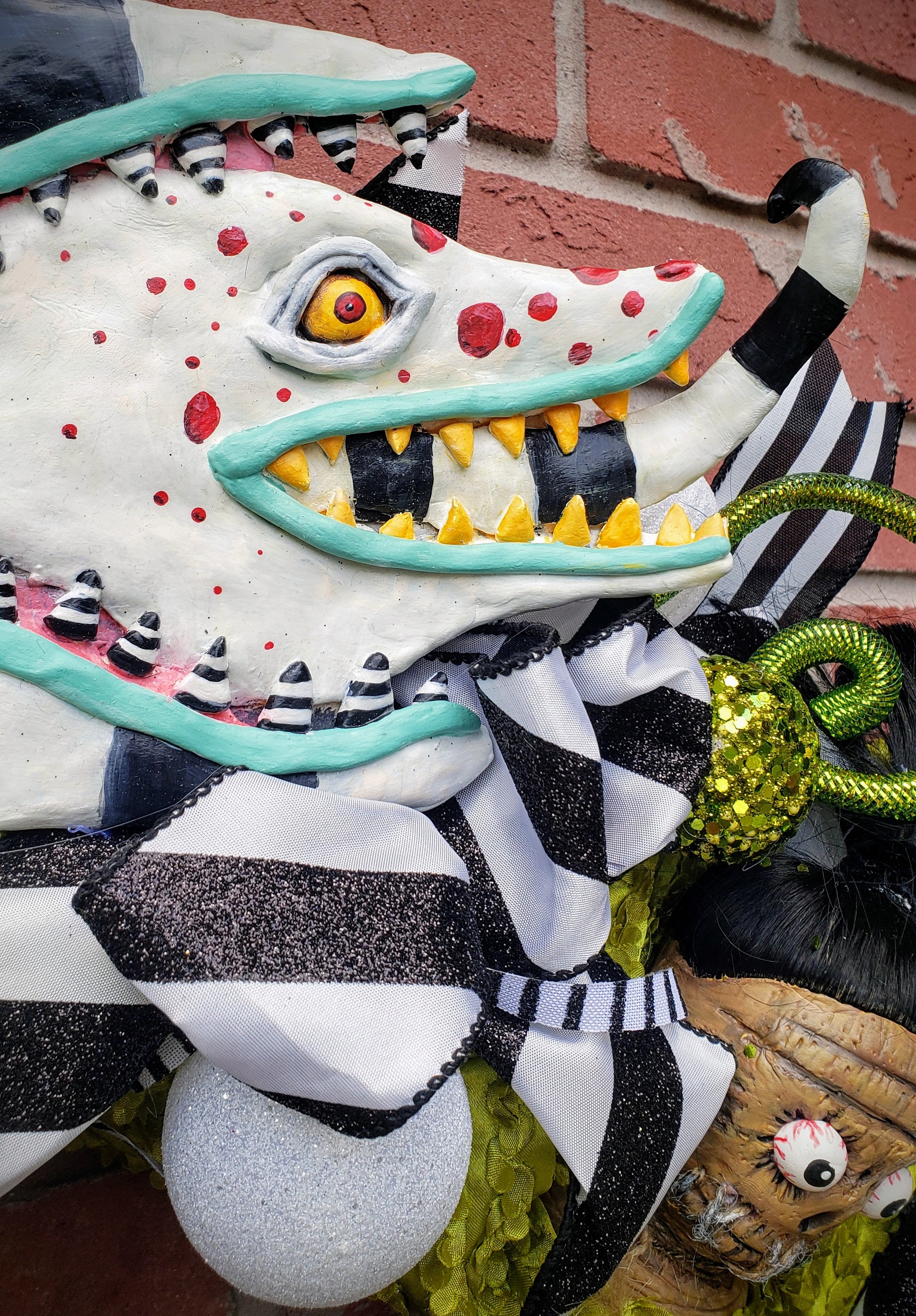 Beetlejuice Decoration, sandworm, shrunken head, Betelgeuse mlwreath