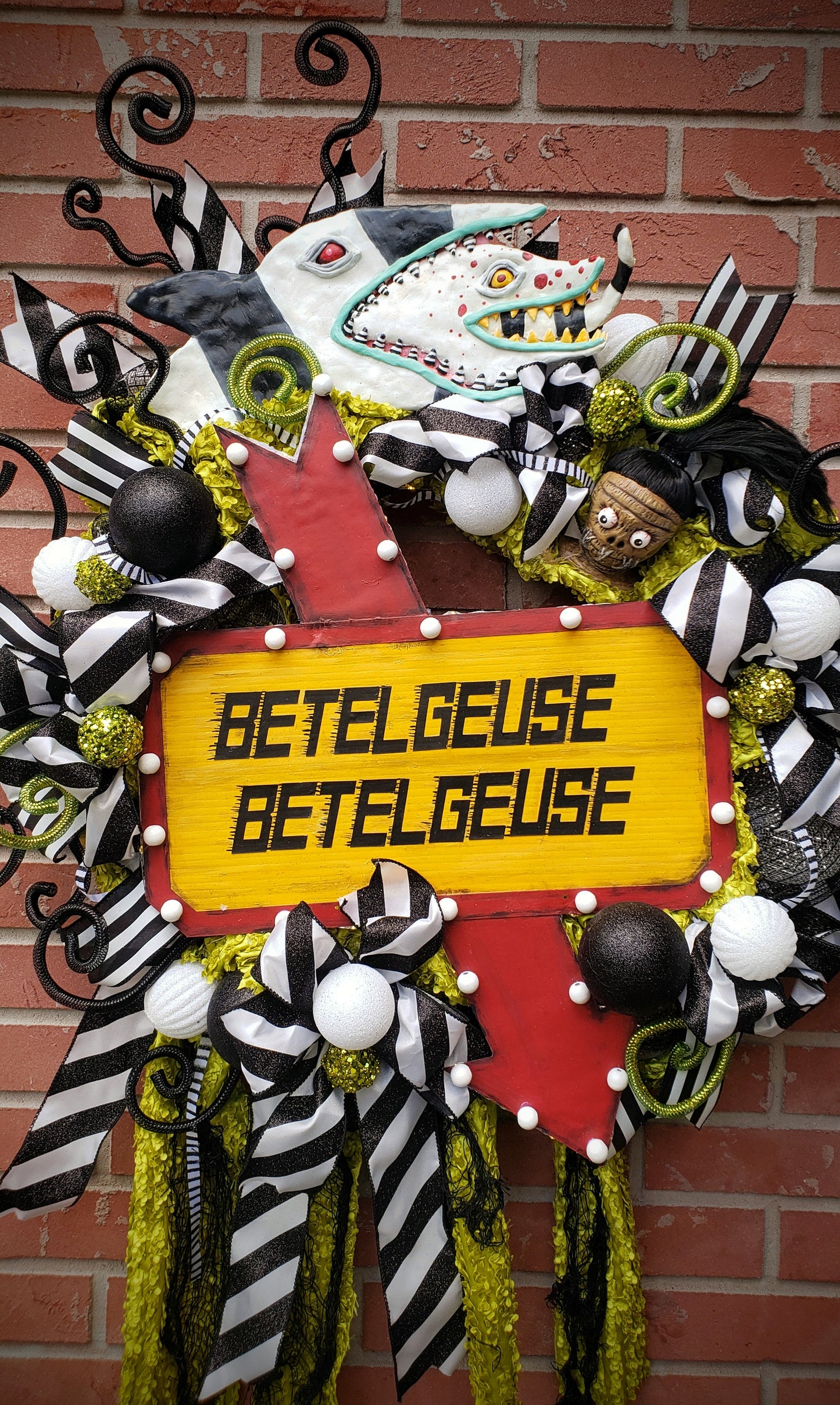 Beetlejuice Decoration, sandworm, shrunken head, Betelgeuse mlwreath