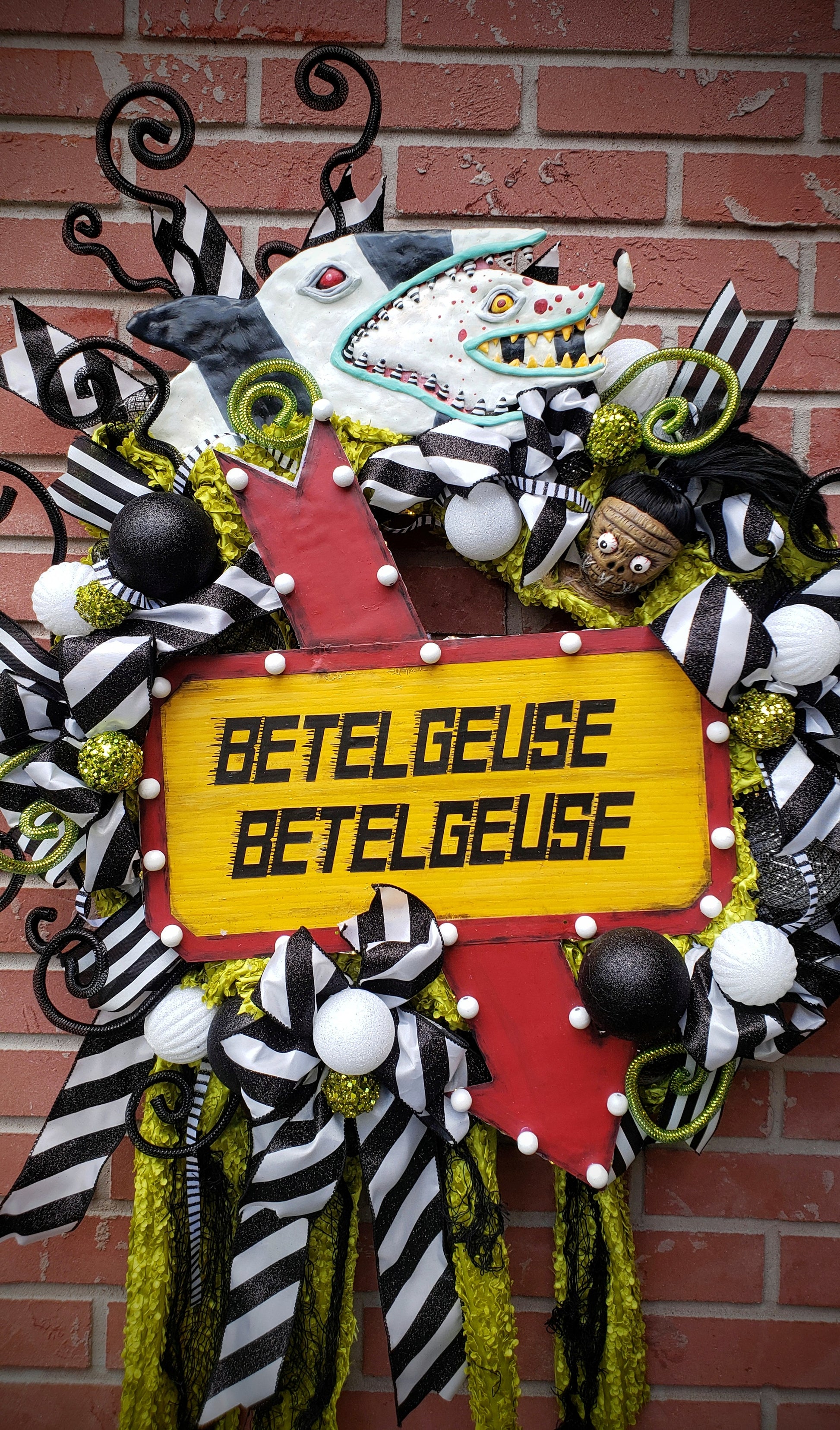 Beetlejuice Decoration, sandworm, shrunken head, Betelgeuse mlwreath