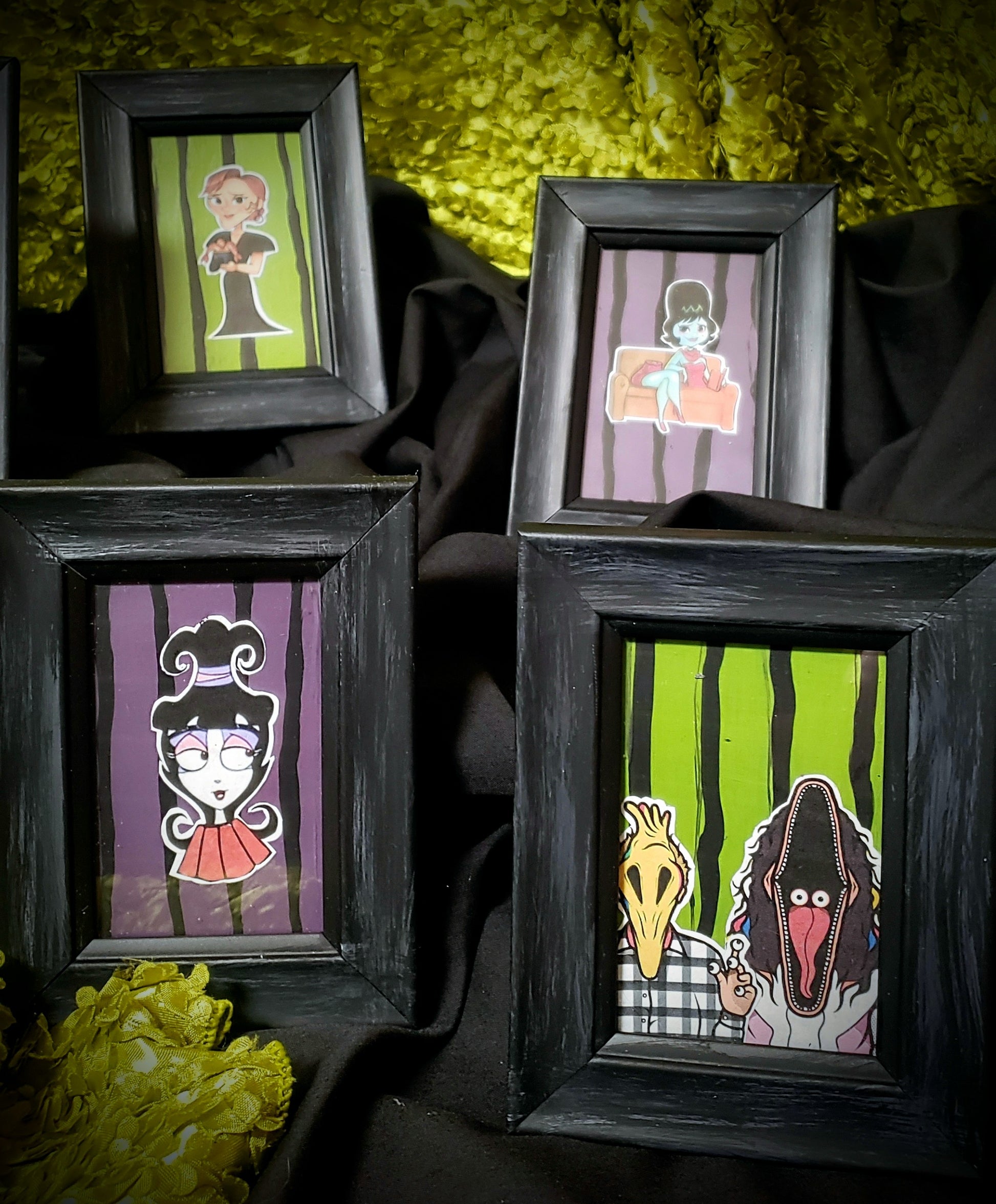 Beetlejuice decorations Lydia, Delia, the Maitlands and magician's assistant 