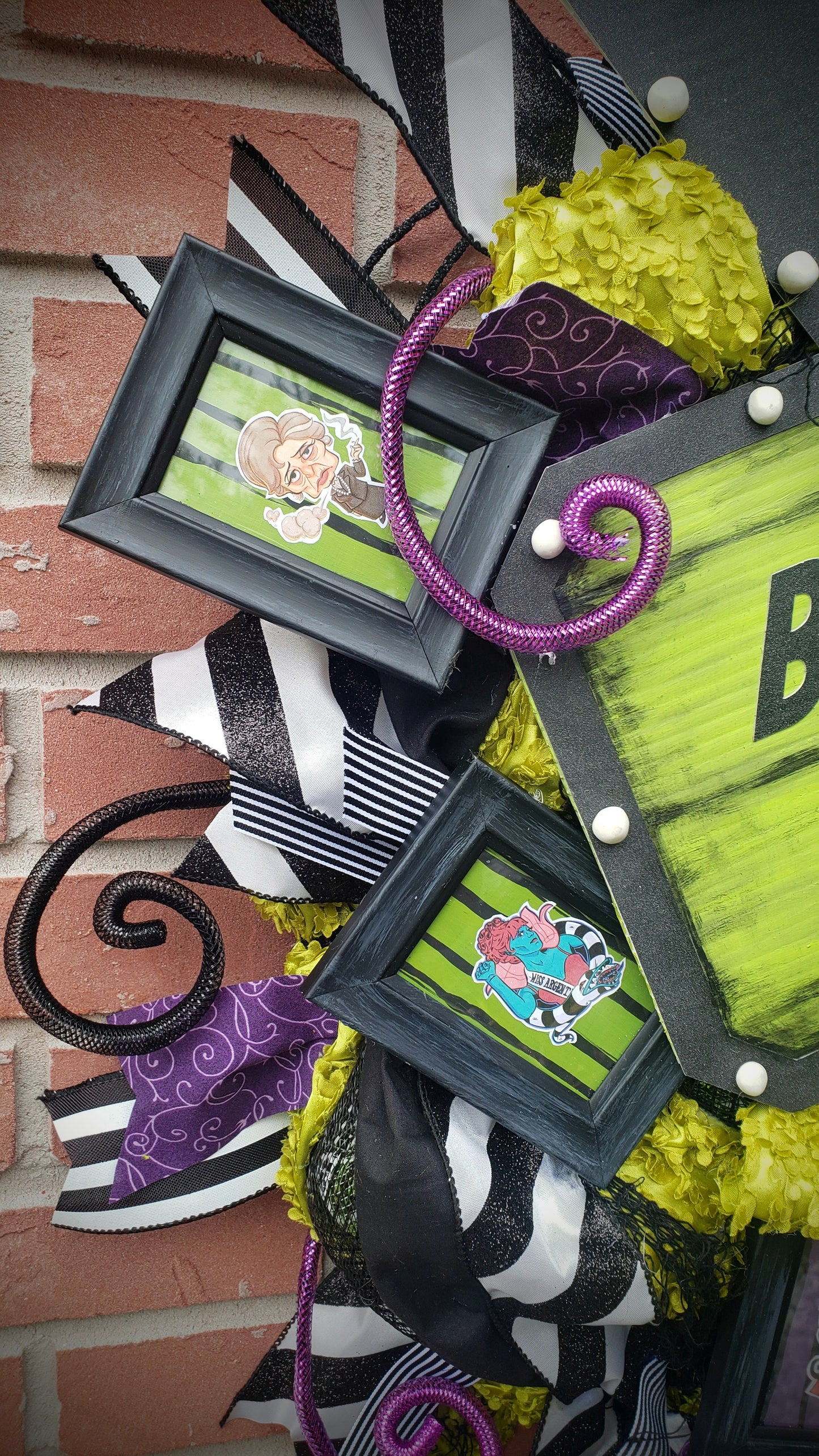 Beetlejuice Decoration with marquee and characters