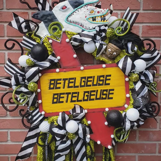 Beetlejuice Decoration, sandworm, shrunken head, Betelgeuse mlwreath