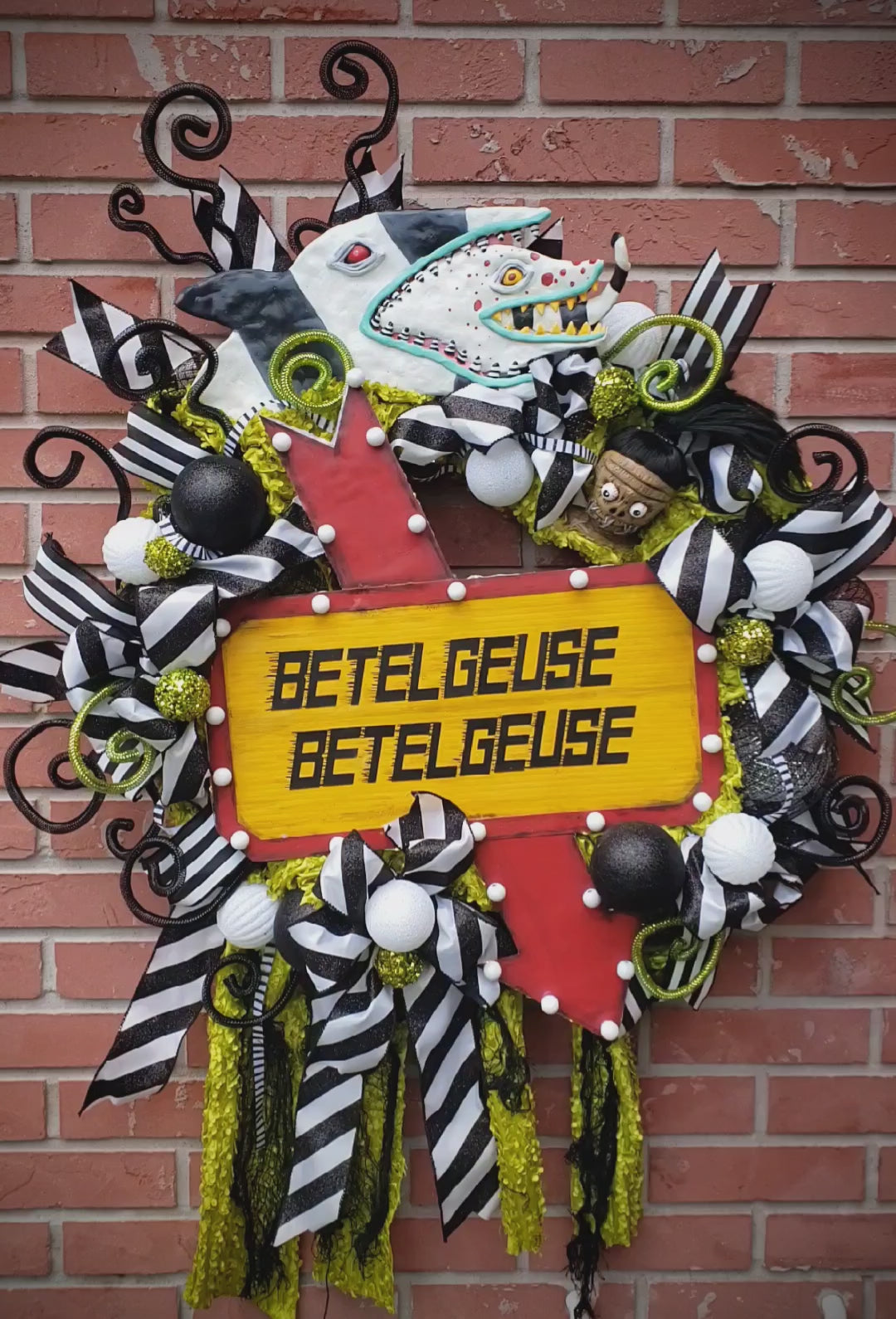 Beetlejuice Decoration, sandworm, shrunken head, Betelgeuse mlwreath