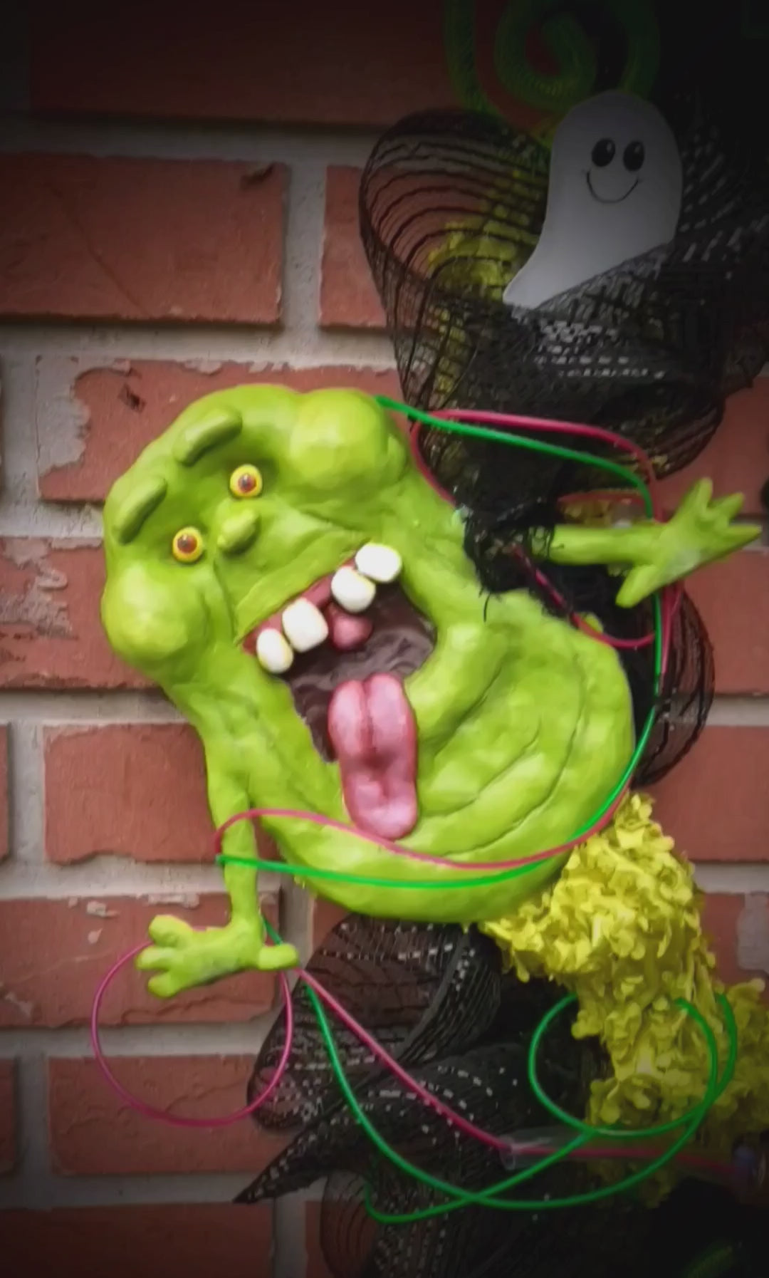 Ghostbusters wreath with Slimer, Ghostbusters Logo, proton wand and more